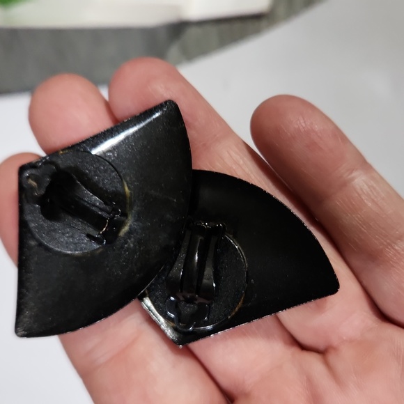 Vintage Clip on earrings - Picture 2 of 3